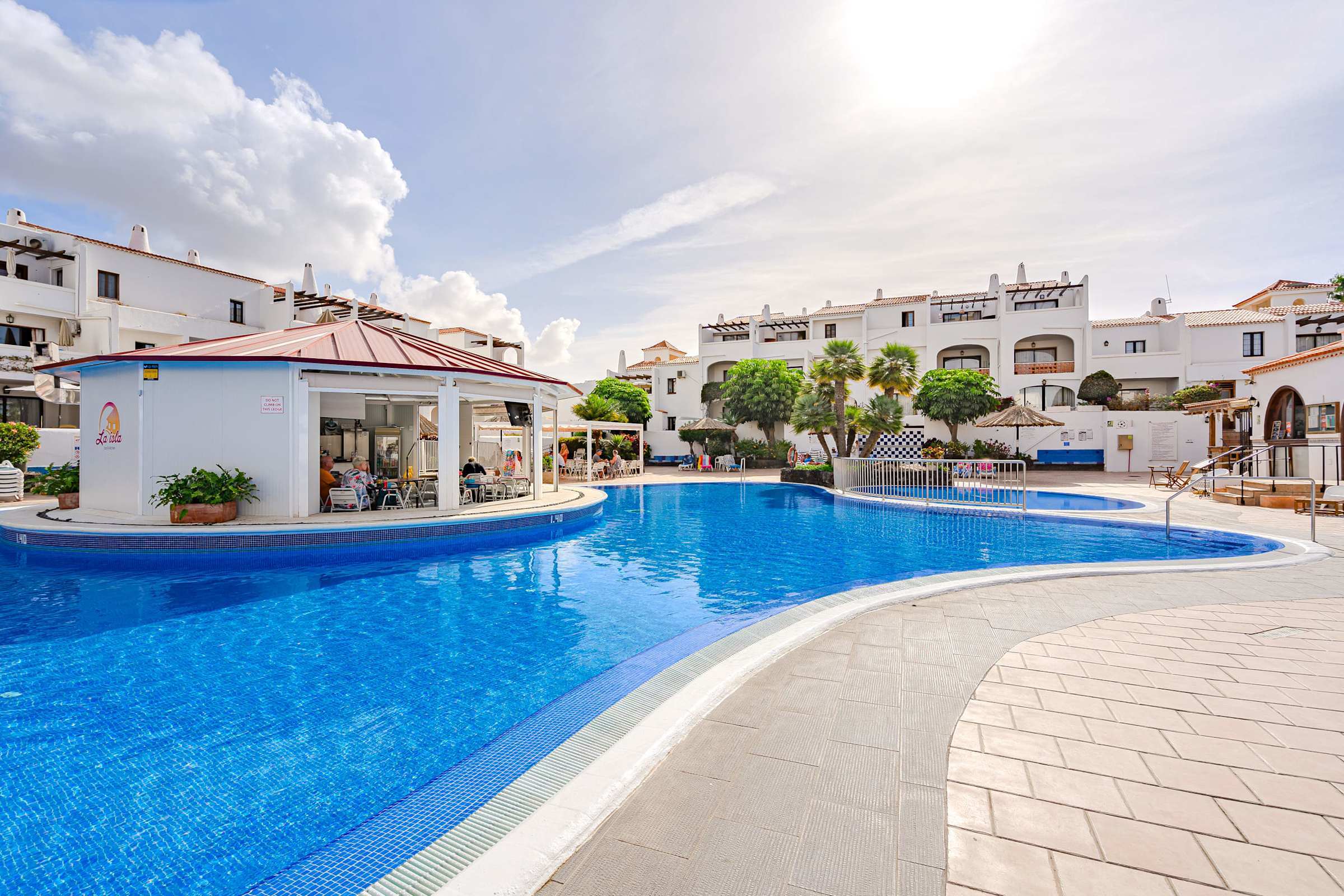 Year-round Resort Outdoor Pool with Snack Bar
