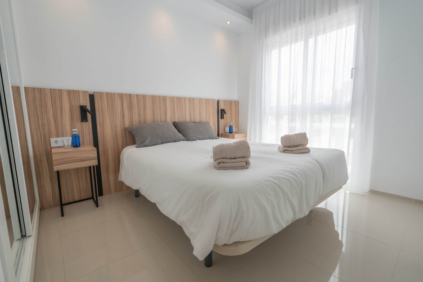 2nd Bedroom with Double bed and Closet
