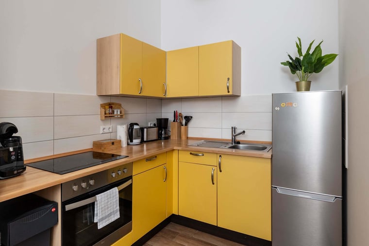 Fully Equipped Kitchen with Fridge, Oven, Coffee/Tea Maker & Toaster