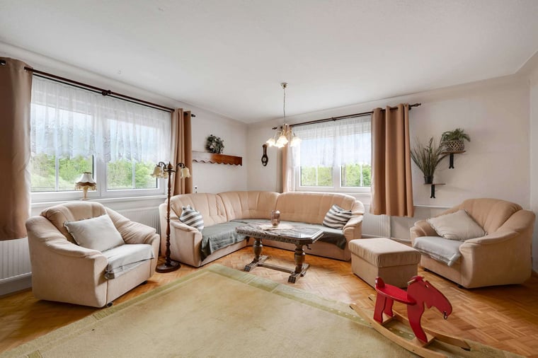 Cozy Lounge with Comfortable Seating, Natural Light, and a Relaxed Group-Friendly Vibe.
