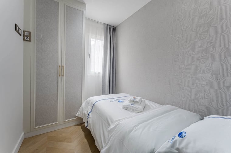 Cozy Second Bedroom – Single Bedding and Built-In Wardrobe for Restful Comfort