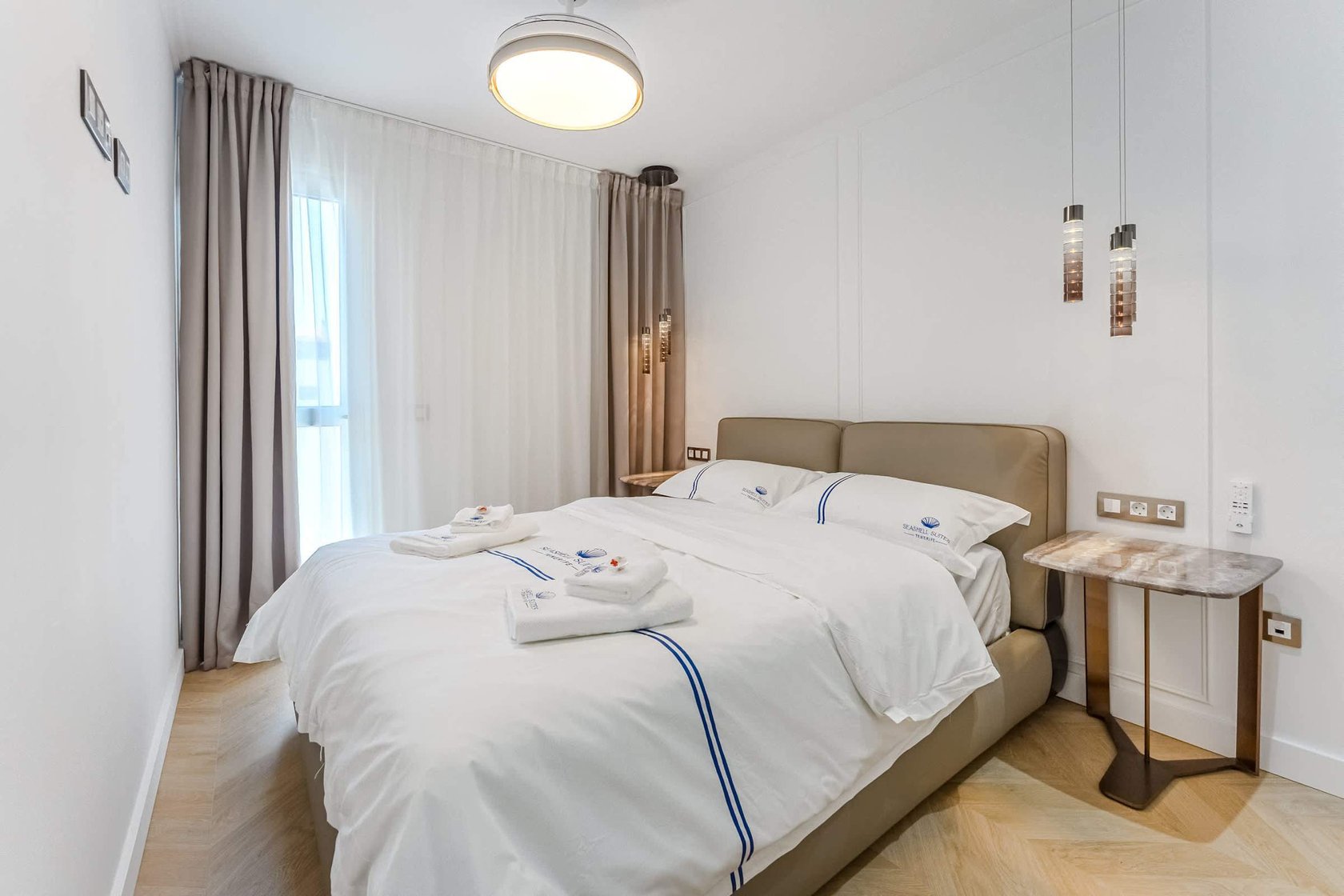 Serene Main Bedroom – King Bed with Ambient Lighting and Luxe Linens