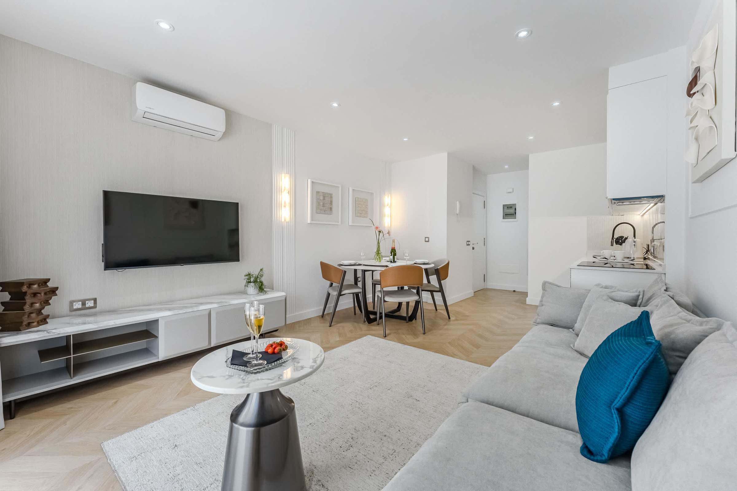 Sophisticated Lounge and Dining Area – Unwind in Plush Seating and Enjoy Meals Around a Designer Table