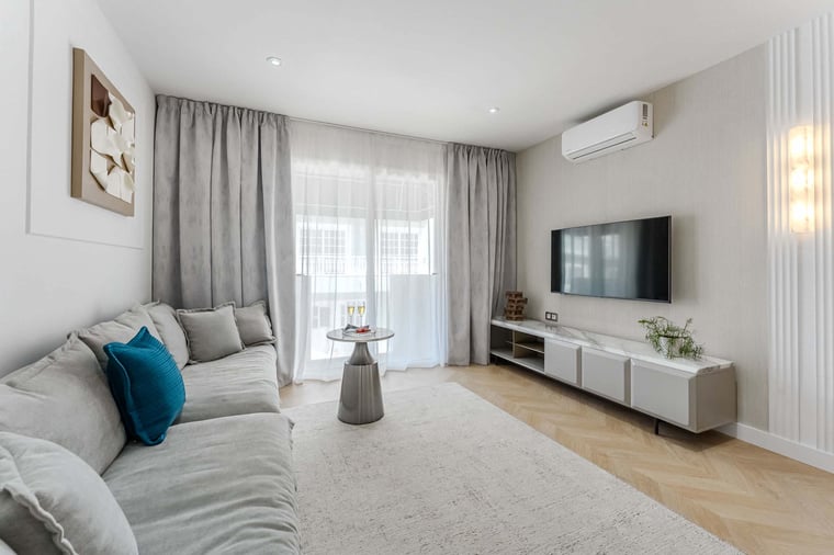 Sophisticated Lounge and Dining Area – Unwind in Plush Seating and Enjoy Meals Around a Designer Table