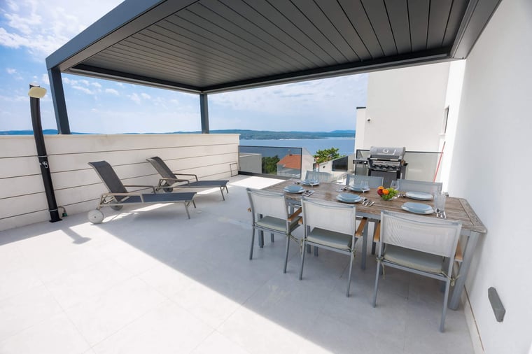Pool terrace: dining under the pergola, gas BBQ, sea view