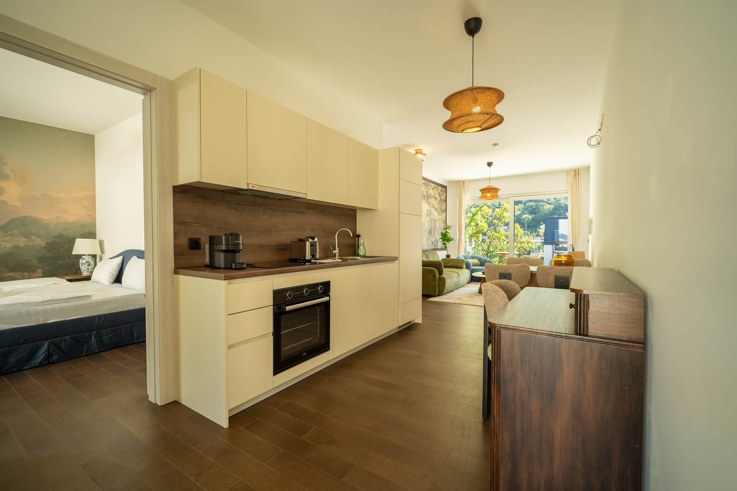 Fully equipped kitchen with oven