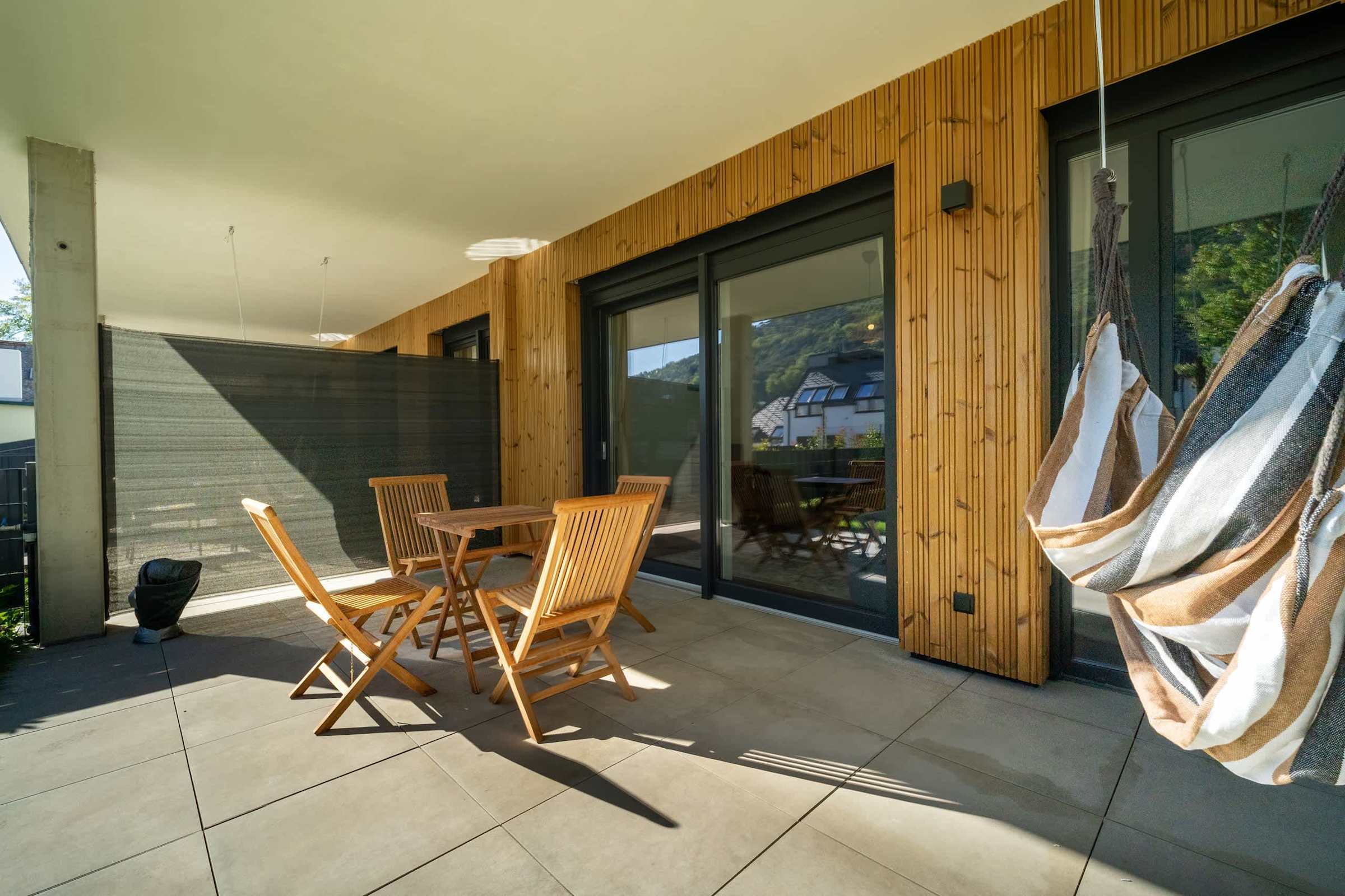 Covered terrace with outdoor dining