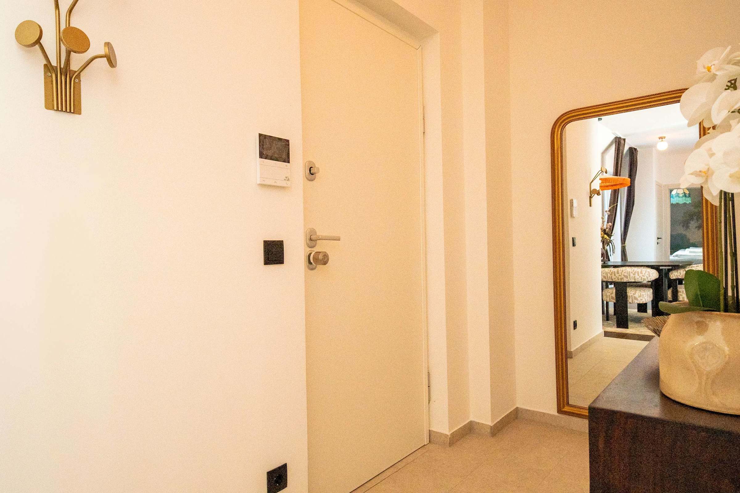 Entrance hall with mirror